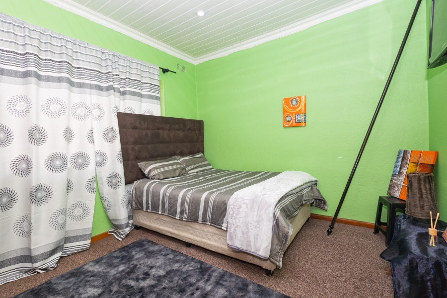 3 Bedroom Property for Sale in Peerless Park West Western Cape